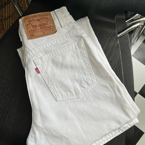 Vintage 550 white Levi’s straight leg